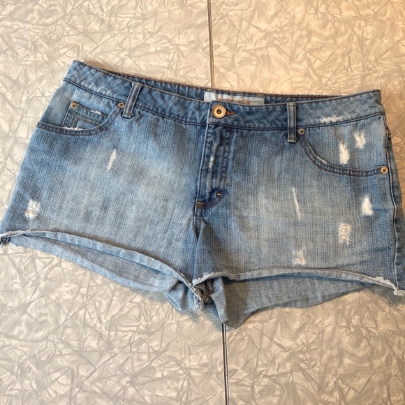 Mossimo Cut-Off Denim Jean Distressed Shorts - Picture 2 of 6